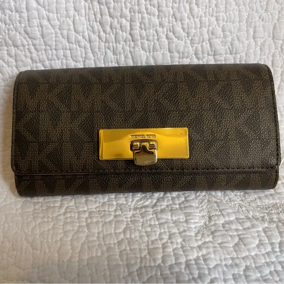 Michael kors callie wallet top
